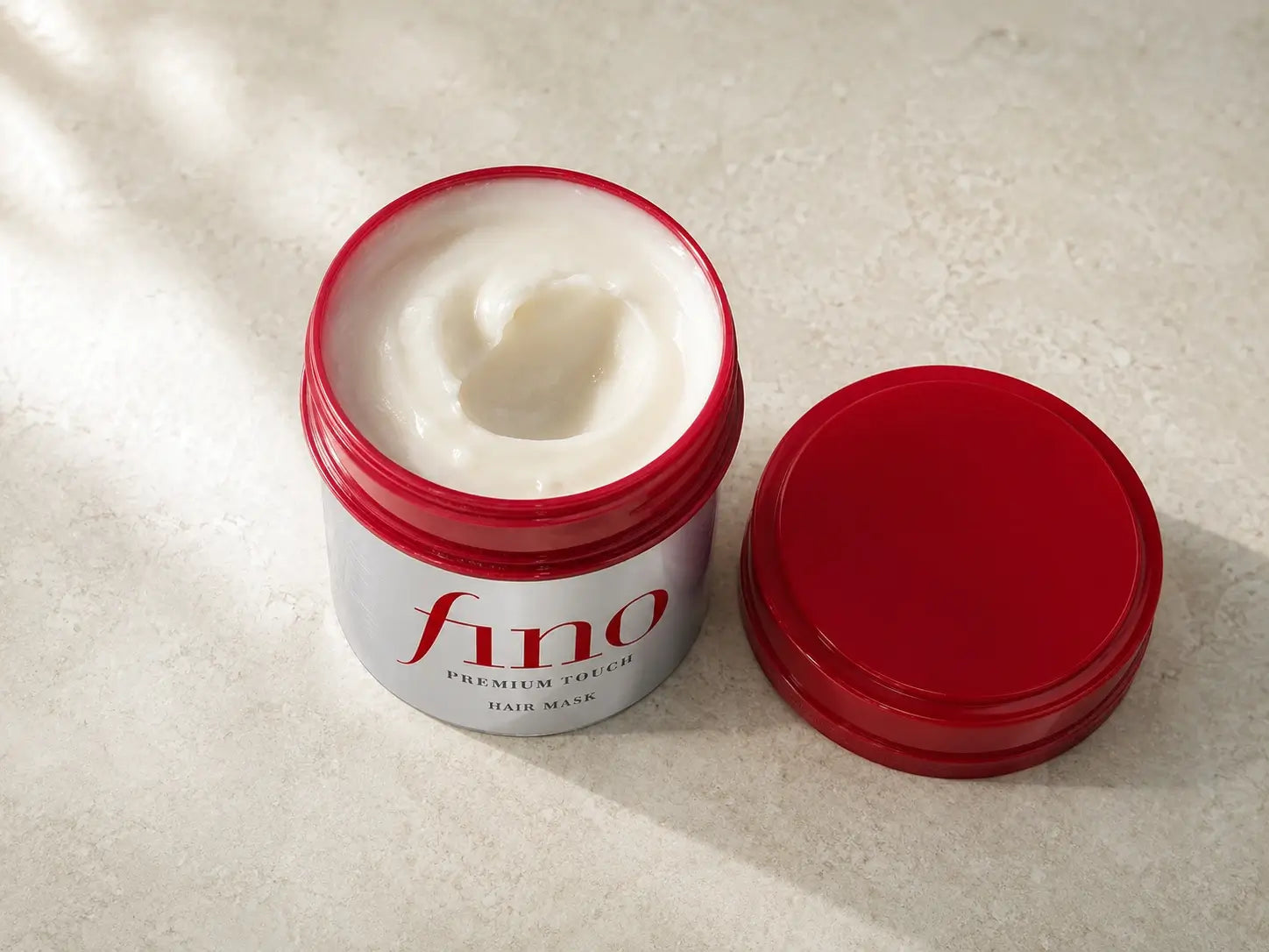 Öppen burk med Fino Premium Touch hårmask och krämig vit konsistens